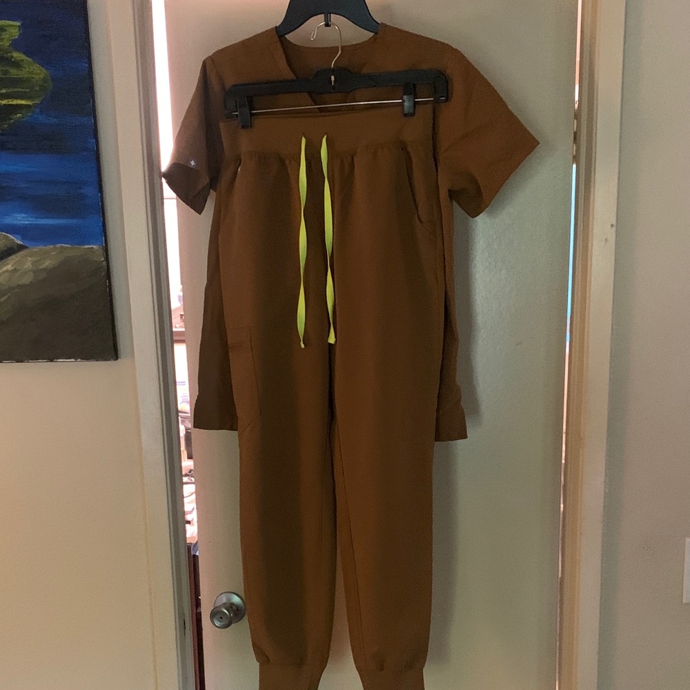 Figs Brown Technical Collection Set Size Small To… - image 4